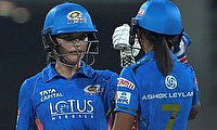 Mumbai Indians Ameila Kerr and Harmanpreet Kaur