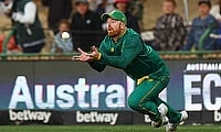 South Africa's Heinrich Klaasen drops a catch from Australia's David Warner