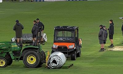 Rain delays Play alt=