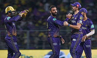 KKR bowler Varun Chakaravarthy with teammates celebrate the dismissal of CSK's Devon Conway alt=