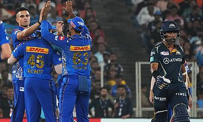 Mumbai Indians celebrate a wicket alt=