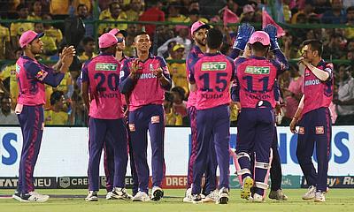 Rajasthan Royals players celebrates the dismissal of Devon Conway alt=
