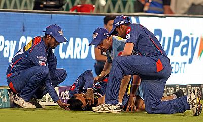 LSG's captain KL Rahul lies on the ground after getting injured alt=