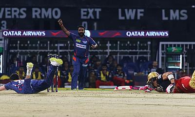 LSG's bowler Naveen Ul Haq dives unsuccessfully to run out RCB's captain Faf Du Plessis alt=