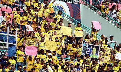 Chennai Super Kings fans celebrate alt=