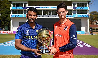 Dasun Shanaka of Sri Lanka and Scott Edwards of Netherlands pose for a photo alt=