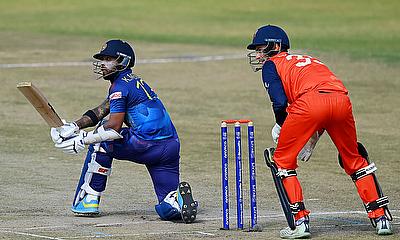 Kusal Mendis of Sri Lanka hits runs as Wicketkeeper Scott Edwards of Netherlands alt=