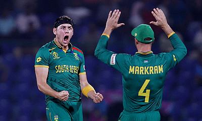 South Africa's Gerald Coetzee celebrates with Aiden Markram after taking the wicket of Sri Lanka's Dunith Wellalage alt=