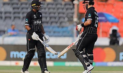 New Zealand's Daryl Mitchell and Rachin Ravindra alt=
