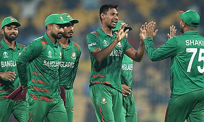 Bangladesh's Mustafizur Rahman with teammates celebrate after the wicket of New Zealand's Rachin Ravindra alt=