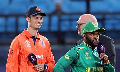 South Africa's captain Temba Bavuma and Netherlands' captain Scott Edwards alt=