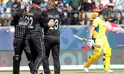 New Zealand's Glenn Phillips with teammates celebrate the dismissal of Australia's Steve Smith use alt=