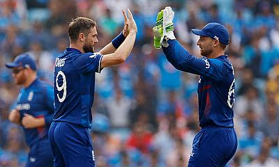 England's Chris Woakes celebrates with Jos Buttler after taking the wicket of India's Shreyas Iyer alt=
