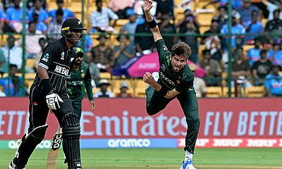 Pakistan's Shaheen Shah Afridi in action as New Zealand's Rachin Ravindra looks on alt=