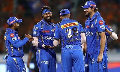Mumbai Indian's captain Hardik Pandya celebrates with teammates alt=