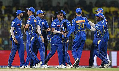 Mumbai Indians' Deepak Chahar celebrates with teammates the wicket of Chennai Super Kings' Rahul Tripathi alt=