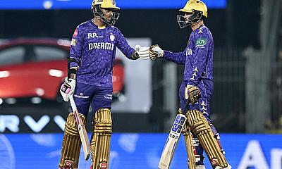 Kolkata Knight Riders' Quinton de Kock and Sunil Narine react alt=